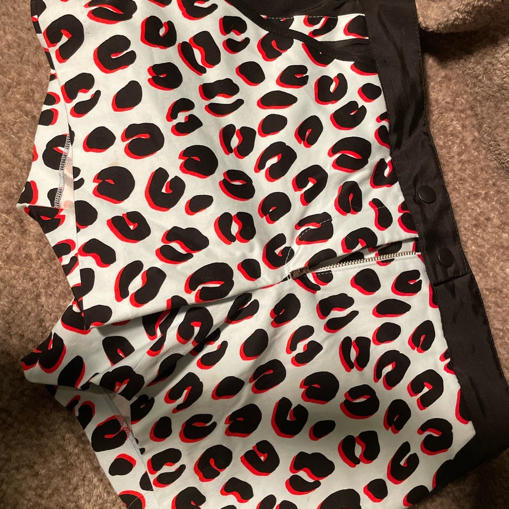 Source Unknown Black and Red Leopard Print Women's Cargo Shorts